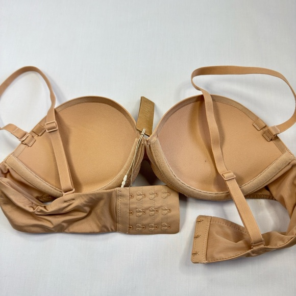 SKIMS Ultimate Push Up Strapless Bra - Picture 3 of 5